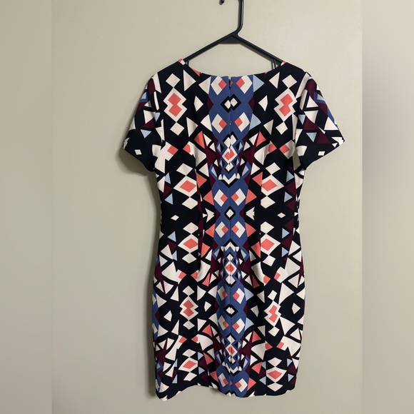 Talbots Geometric Triangle Multi Color Sheath Short Sleeve Dress Size 10 - Picture 3 of 7